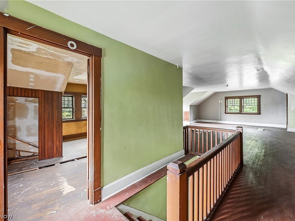 25th image of 236 N Heights Ave