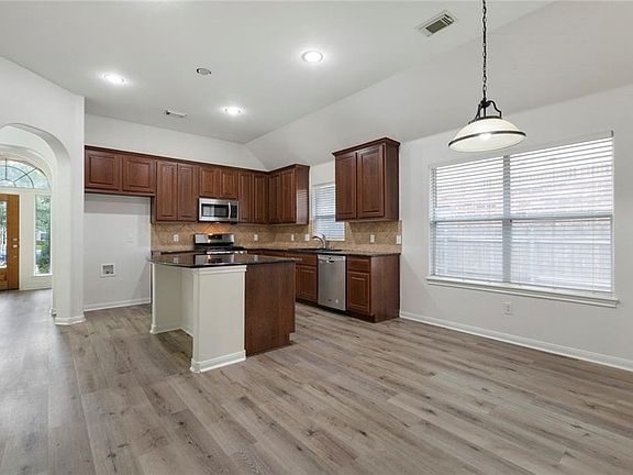 5th image of 604 Pebblestone Walk Dr