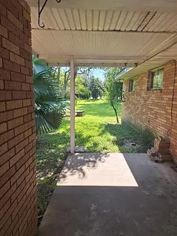 3 bed, 2.0 bath, 1300 sqft, $1,500 — Photo 3