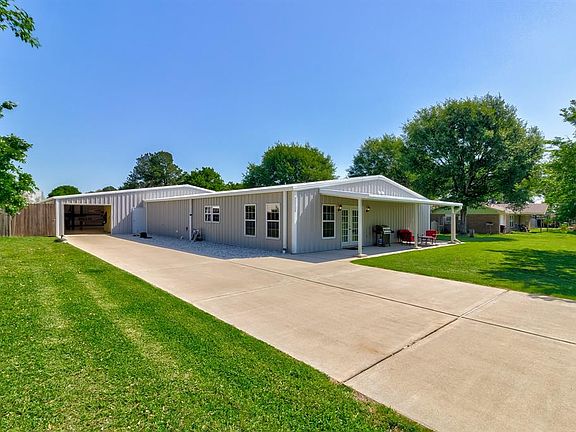3rd image of 32218 Robin Ln