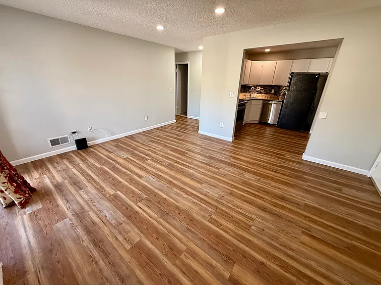197 Larch Ln — Photo 3