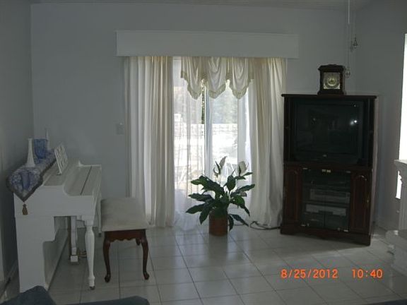 4th image of 46636 E Oakwood Dr