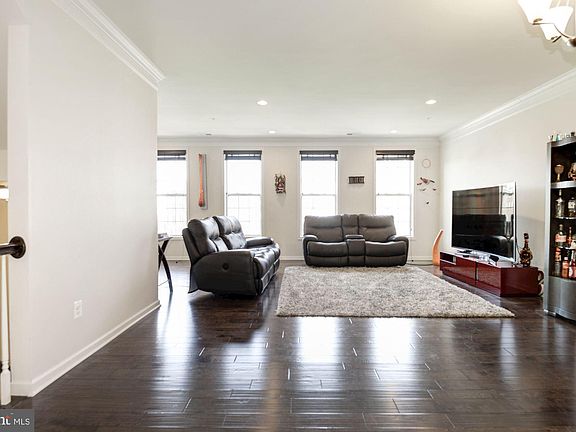 3rd image of 23540 Belvoir Woods Ter