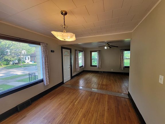 4th image of 3017 Leahy St