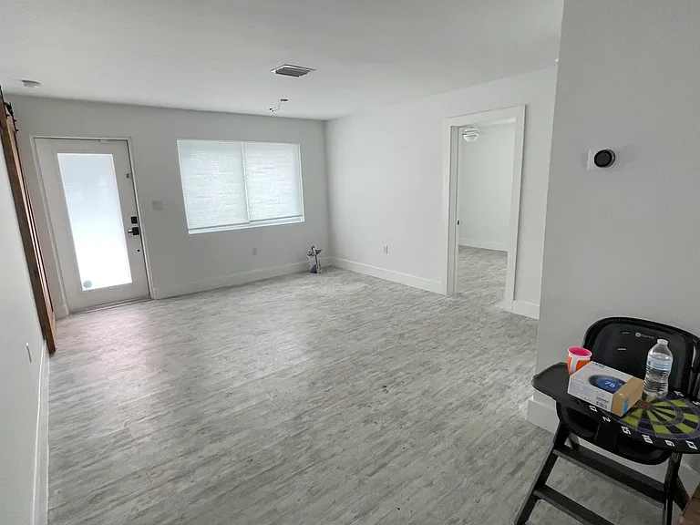 35 SW 6th St #1 — Photo 20