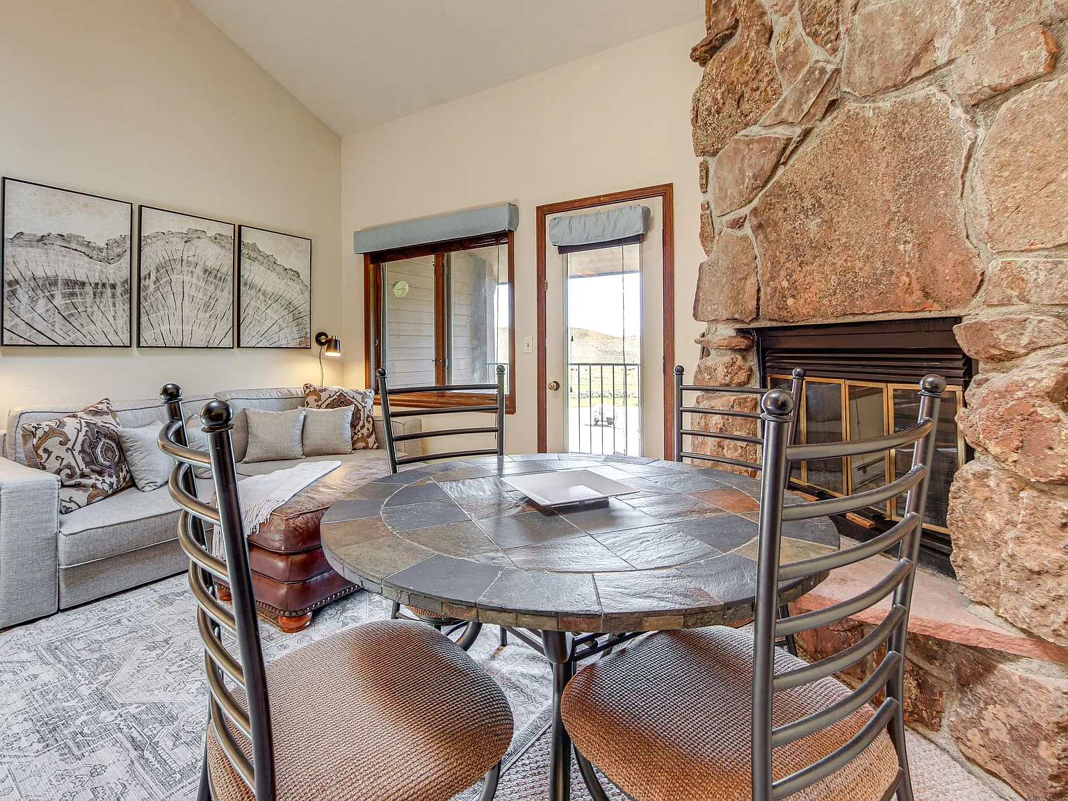 1 bed, 555 sqft, $1,975 — Photo 3