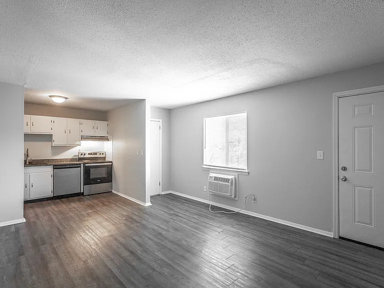 113 Goodson Ave — Photo 2