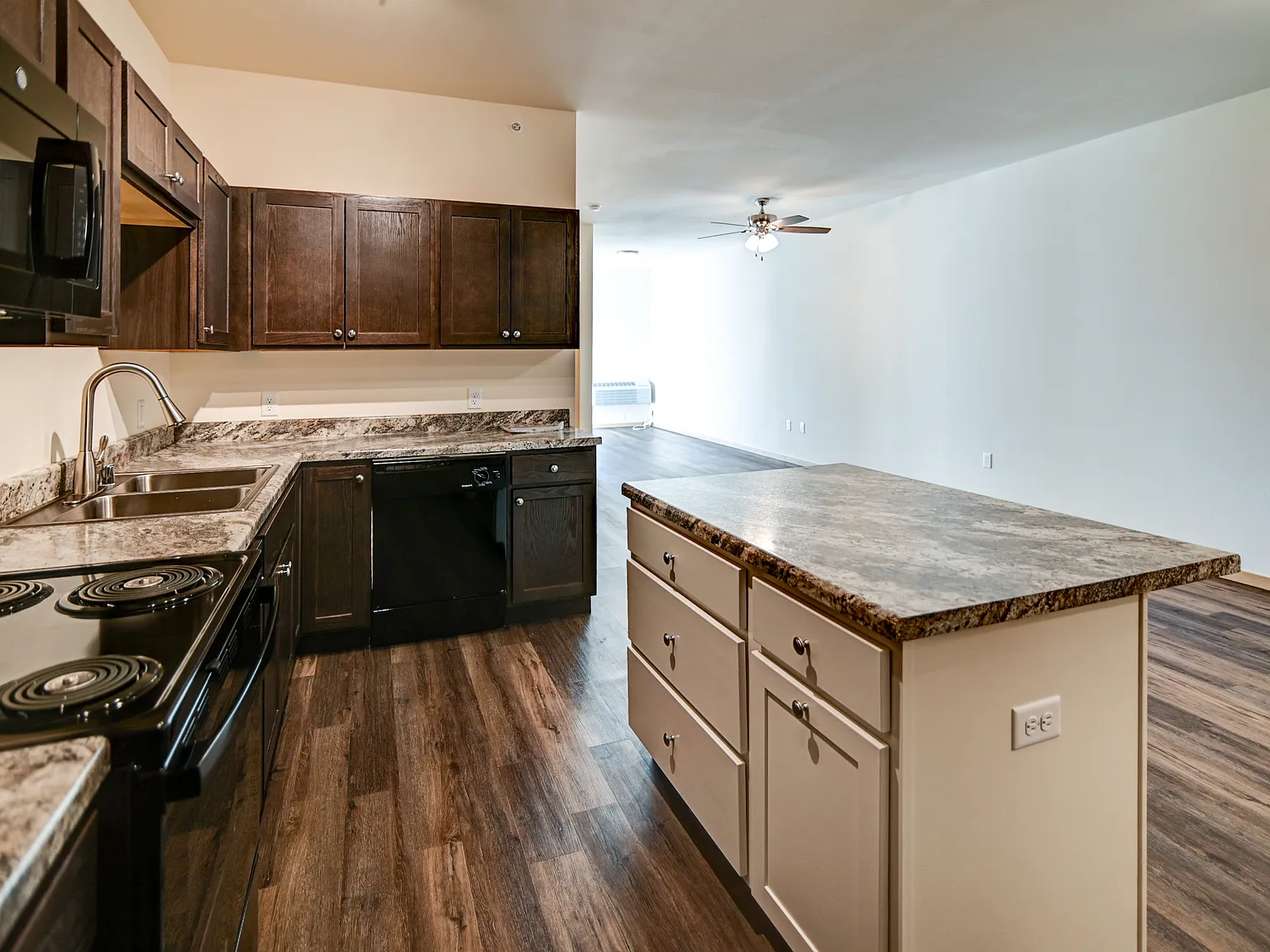 1 bed, 1000 sqft, $1,500 — Photo 4