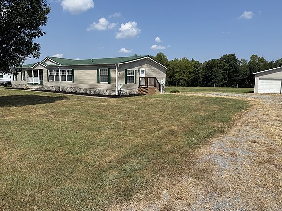 3rd image of 935 Pointe Ln
