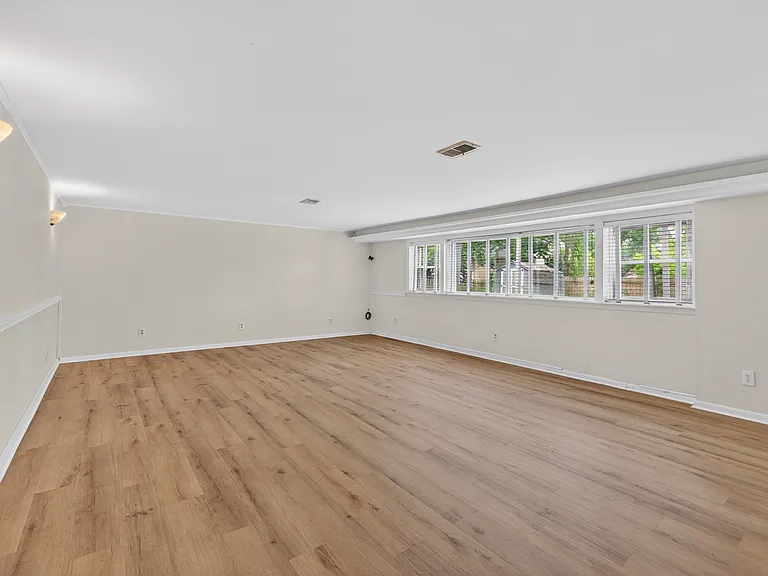 1120 Greenbriar Rd — Photo 15