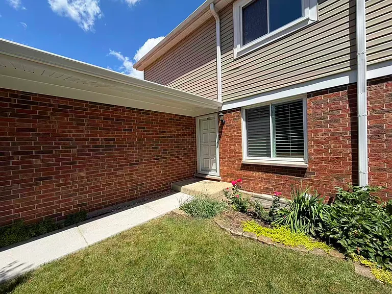2179 N Queensburg Ln — Photo 4