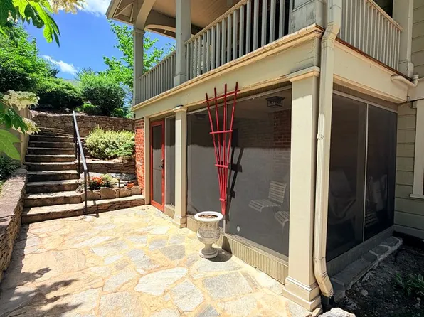 61 Cumberland Cir, Asheville, NC 28801