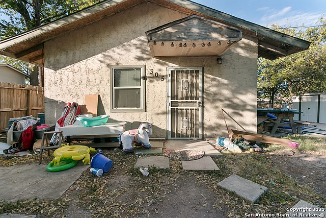 1st image of 305 Adaes Ave