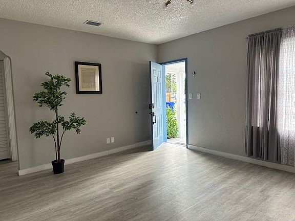 2nd image of 417 SE 22nd St #1