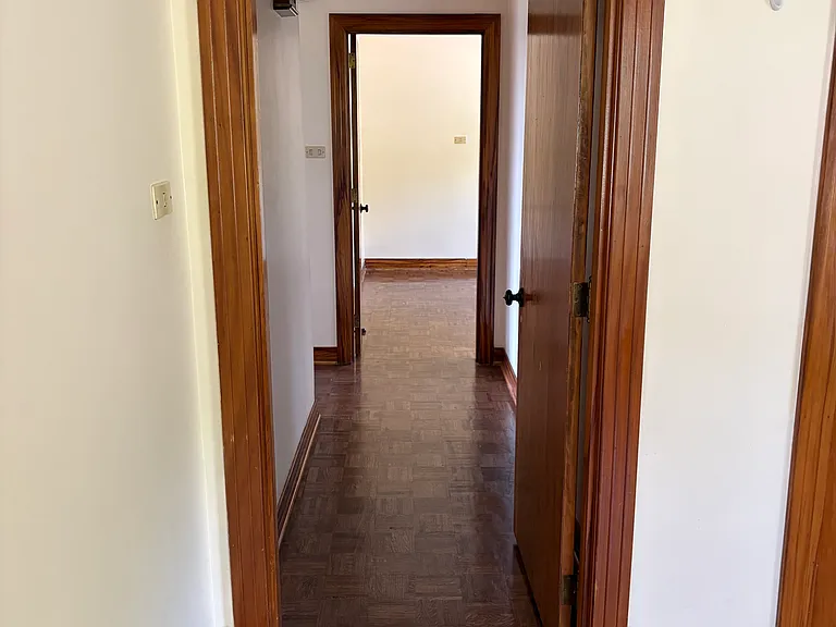 6003 N Broadway St — Photo 10