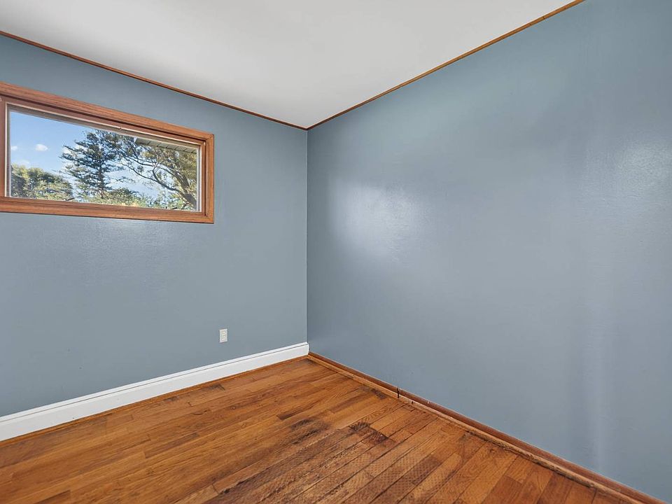 16th image of 207 South St