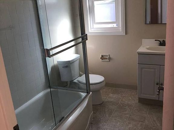 5th image of 545 University Dr APT 1