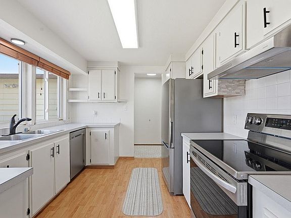 3rd image of 18802 E Fairview Ct