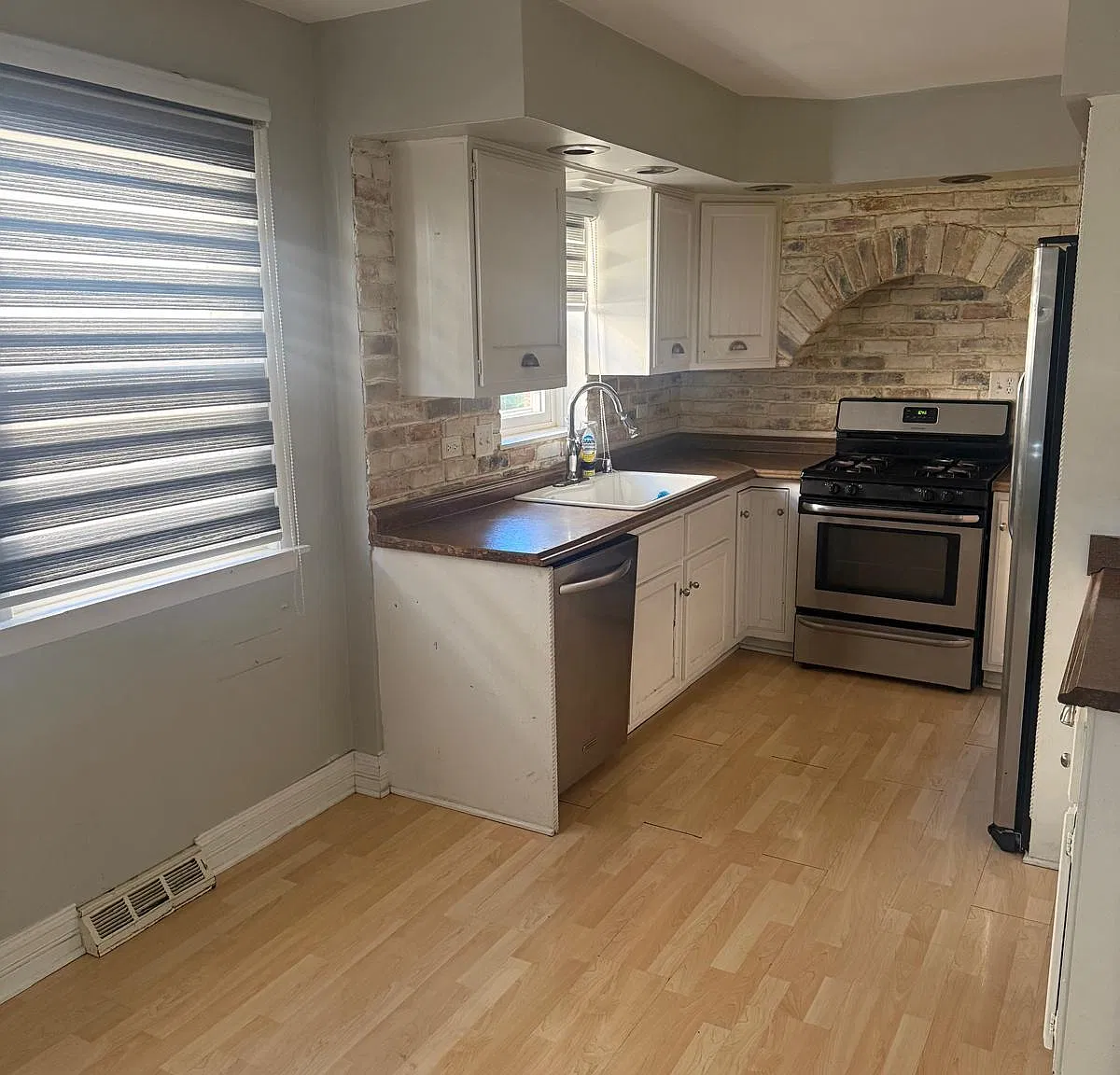 3 bed, 1.5 bath, 1032 sqft, $2,800 — Photo 2