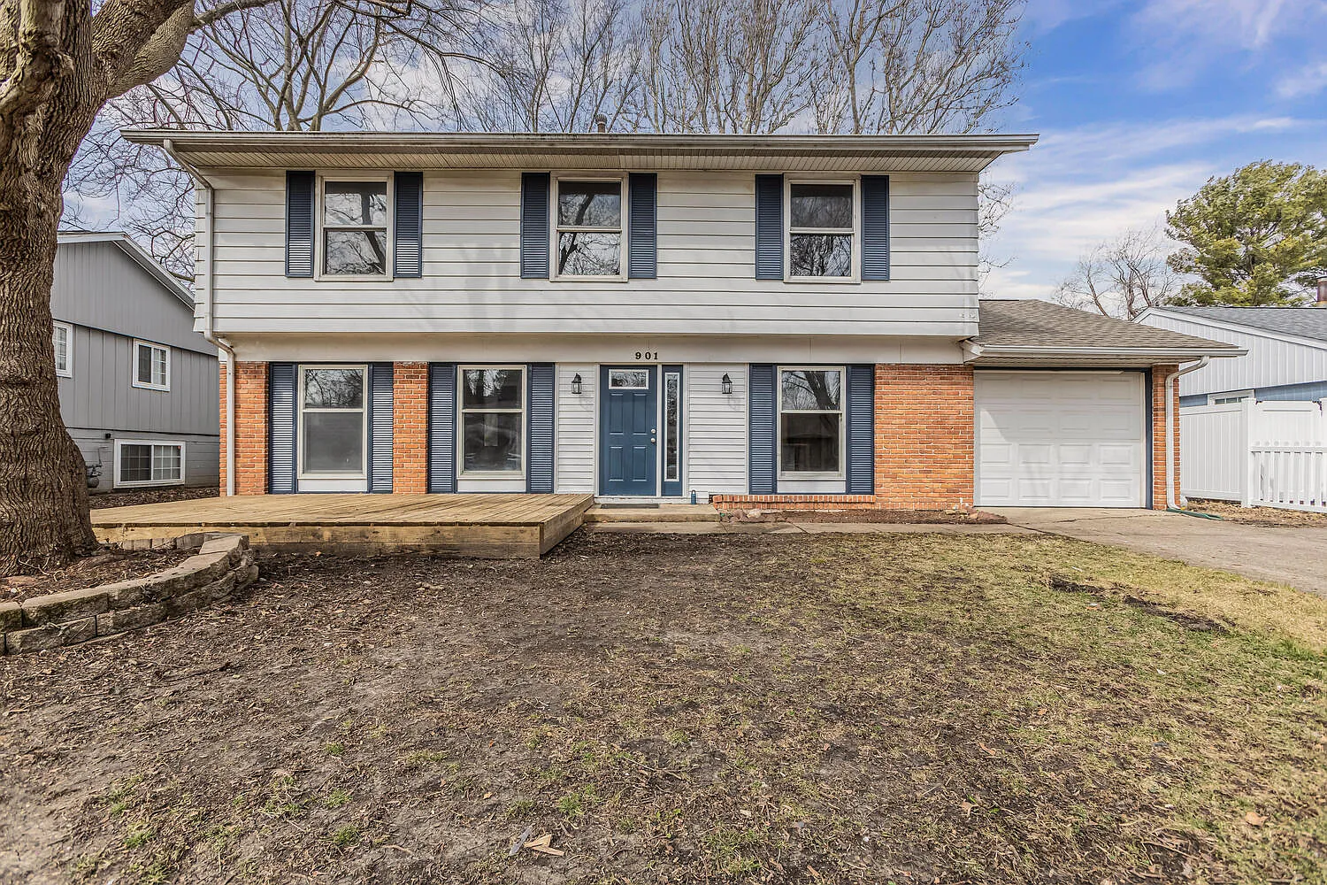 901 Fairoaks Dr photo 1