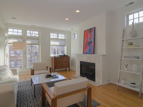 3rd image of 4918 N Janssen Ave #2S