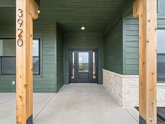 3rd image of 3920 Travers Cir