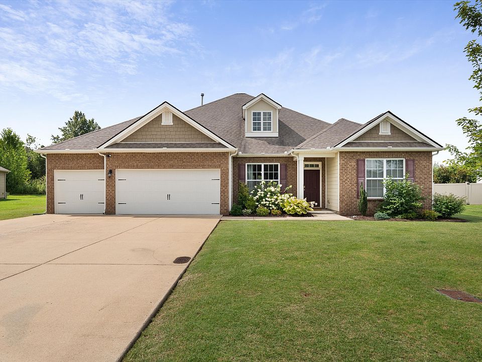 1st image of 1016 Webbs Retreat Ln