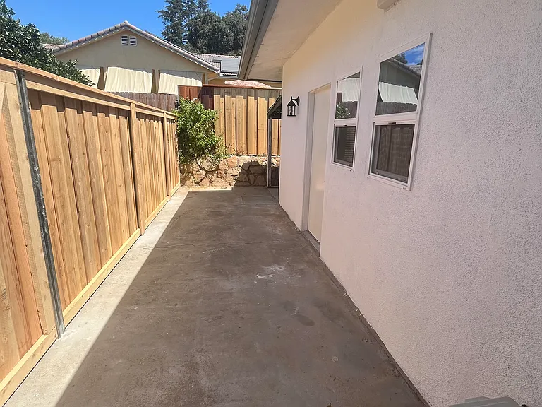 124 La Lomita Dr — Photo 8