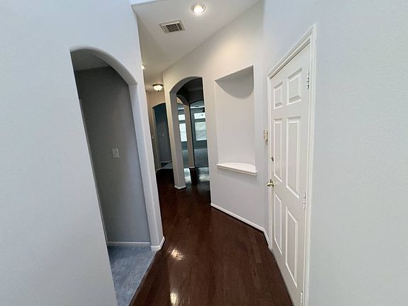 4th image of 18703 River Meadows Rd