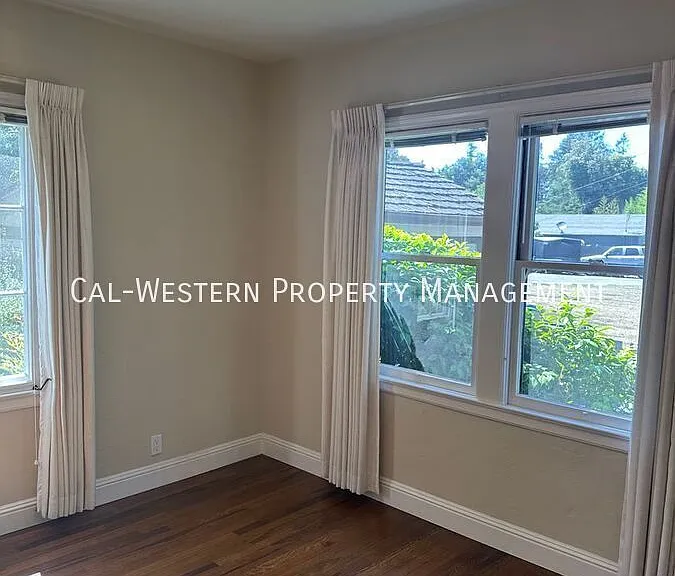 1385 Newport Ave — Photo 14