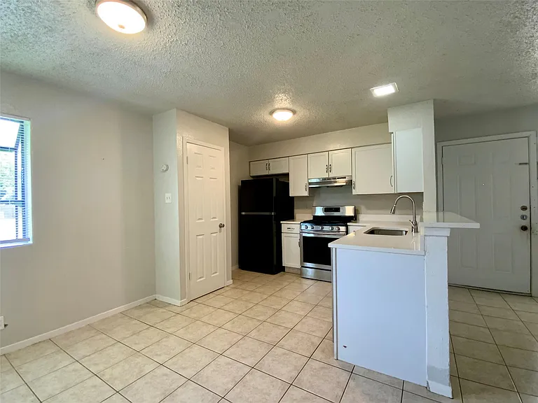2300 Cedrick Cv #B — Photo 15