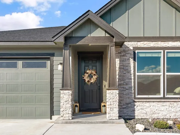 7876 Cardinal Peak St, West Richland, WA 99353