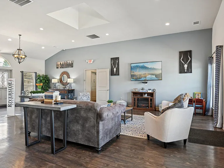 Riverside Apartments — Photo 14
