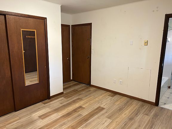 3rd image of 380 N Jefferson St #2