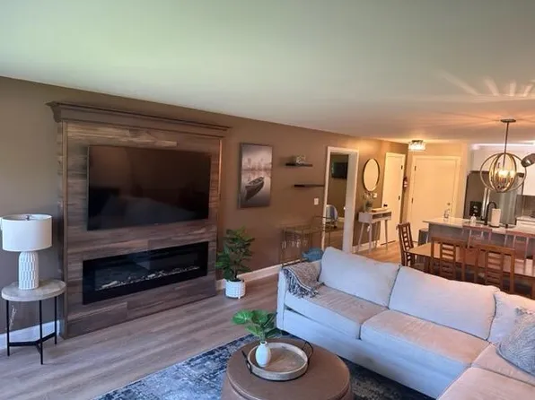 21 Matterhorn CIRCLE #12, Lake Geneva, WI 53147