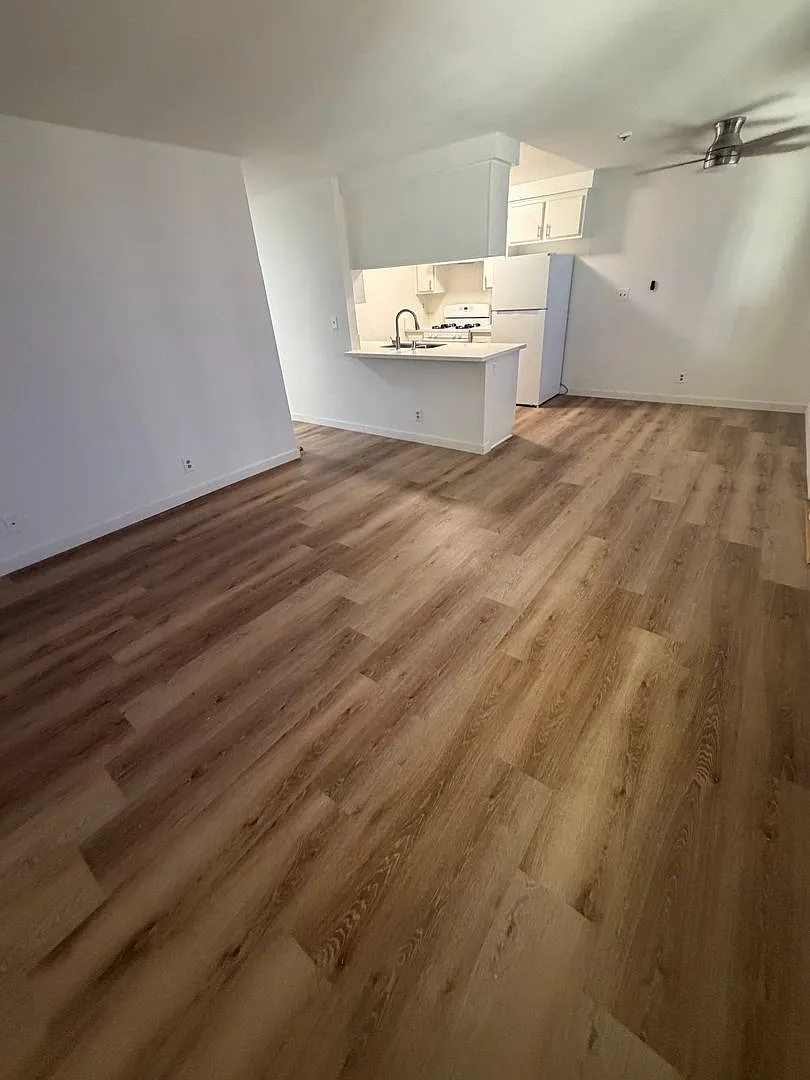 r8907 — Photo 3