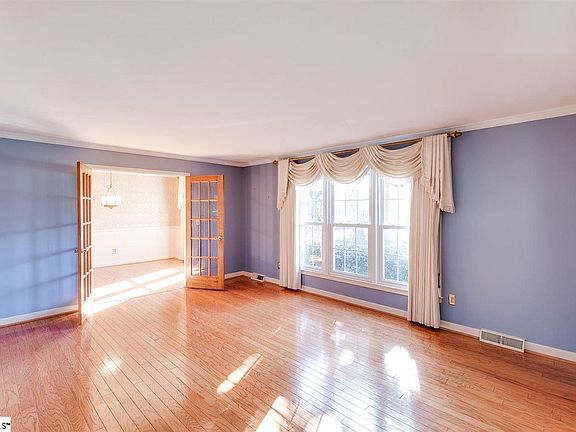 5th image of 113 Freeport Dr