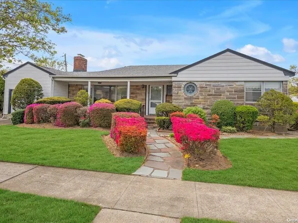 139 Haddon Road, New Hyde Park, NY 11040