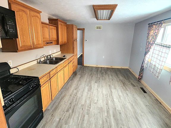 4th image of 205 N Chestnut Ave