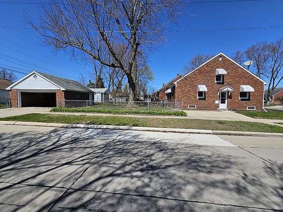 2nd image of 2001 N Denwood St
