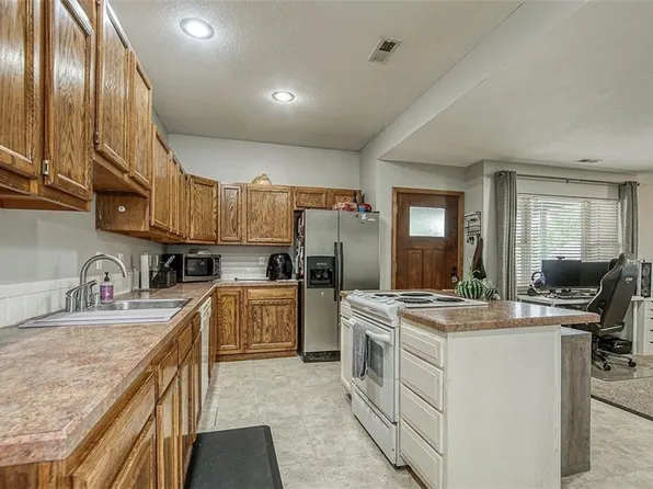 206 E 5th Street Ct, Linwood, KS 66052