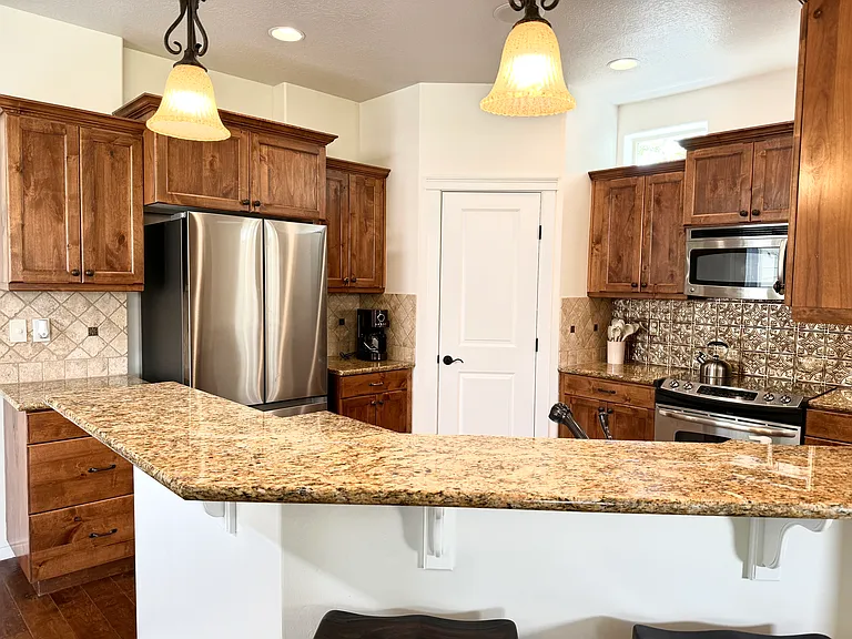 982 E Winding Creek Dr — Photo 6