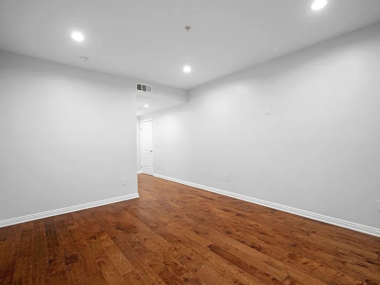 6800 Corbin Ave #106 — Photo 17