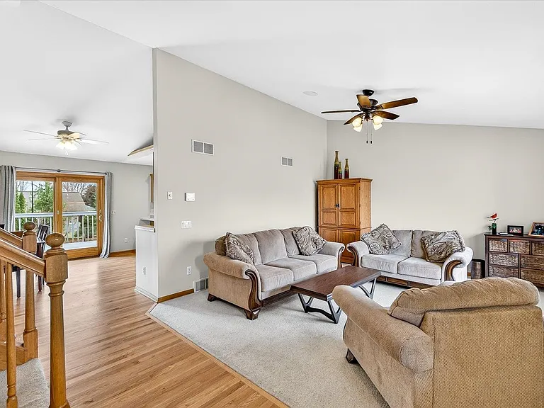 1010 Ganser Dr — Photo 9