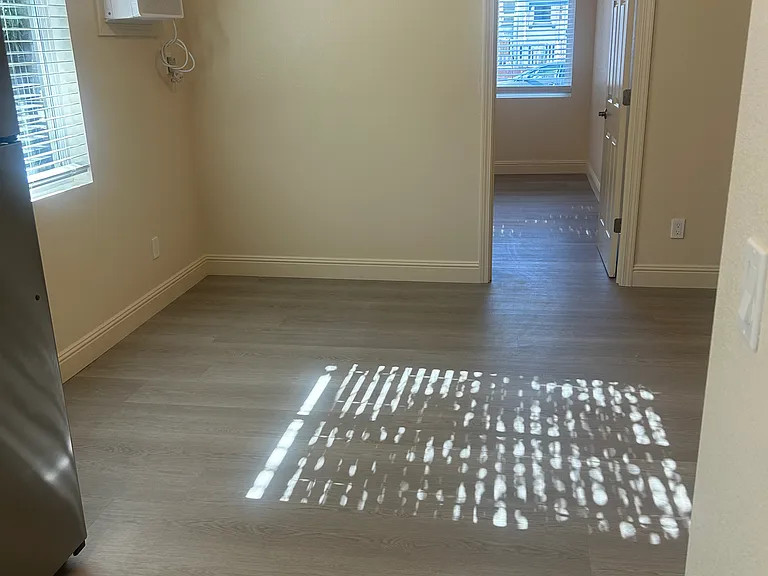 430 E Acacia St #1 — Photo 5