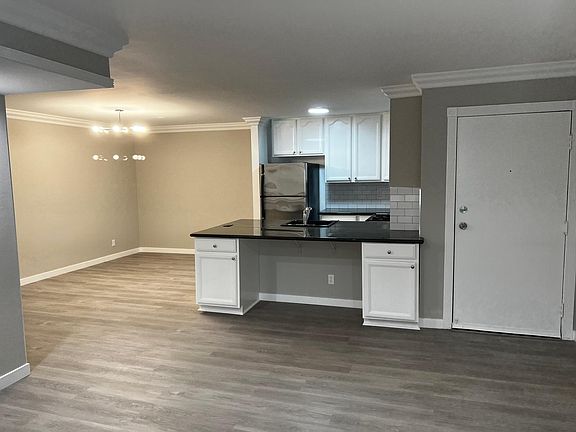 5th image of 7531 Hampton Ave #113