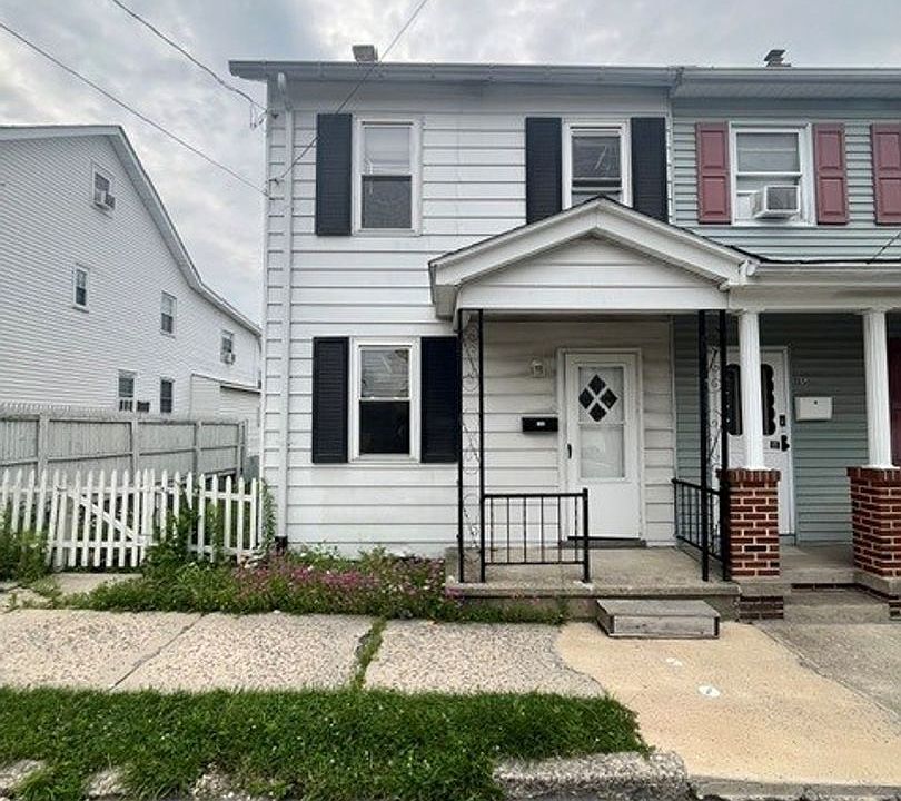 1st image of 113 S Chestnut St