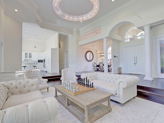 Home For Sale In Les Jardins