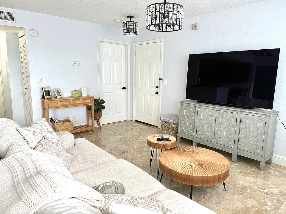 11526 Westwood Blvd #711