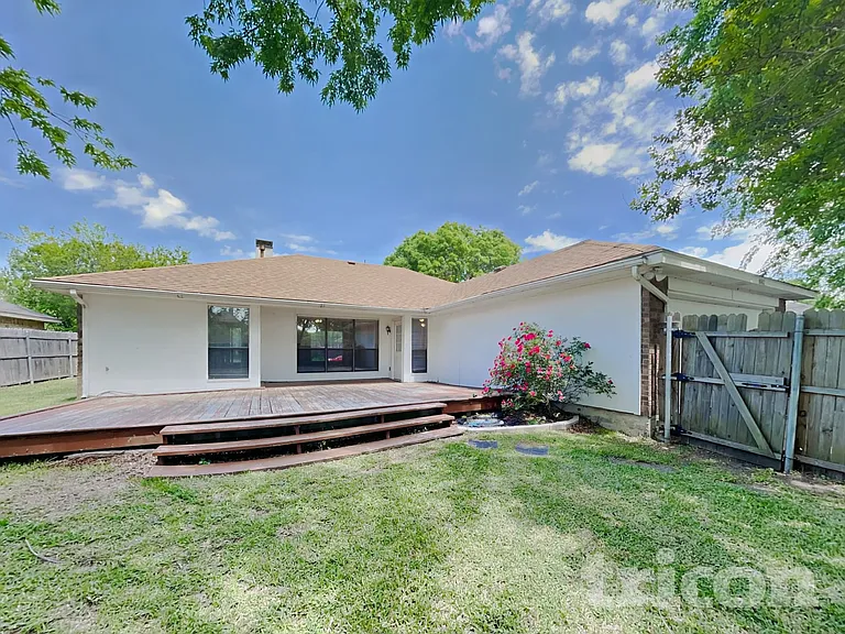 8002 Meadowlark Ln — Photo 15
